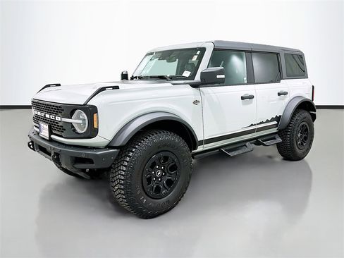 Used 2024 Ford Bronco Wildtrak image 3