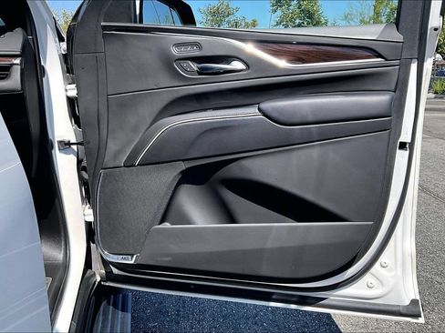 Used 2022 Cadillac Escalade ESV Sport Platinum w/ Heavy-Duty Trailer Package AWD/4WD image 21
