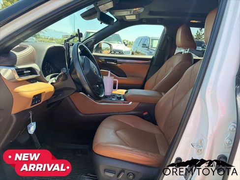 Used 2021 Toyota Highlander Platinum AWD/4WD image 5