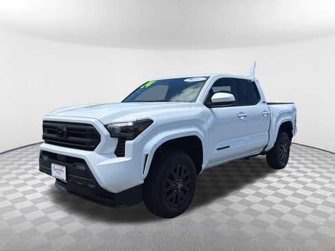 Certified 2024 Toyota Tacoma SR5 AWD/4WD image 3