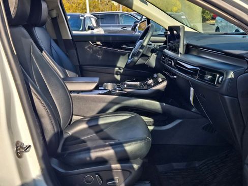 Certified 2022 Lincoln Nautilus AWD w/ Premium Package image 5