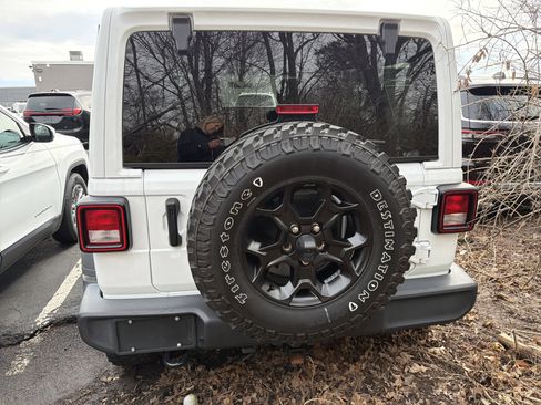 Used 2023 Jeep Wrangler Unlimited Willys AWD/4WD image 5