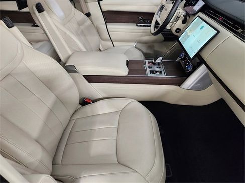 Used 2023 Land Rover Range Rover Autobiography image 3