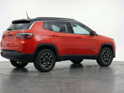 Used 2025 Jeep Compass Trailhawk image 9