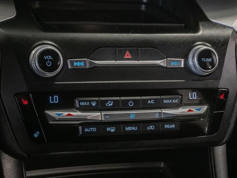 Used 2020 Ford Explorer XLT w/ Comfort Package AWD/4WD image 19