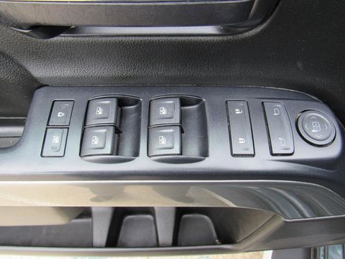 Used 2018 Chevrolet Silverado 1500 LT AWD/4WD image 8