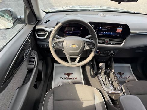 Used 2024 Chevrolet TrailBlazer LS FWD image 15