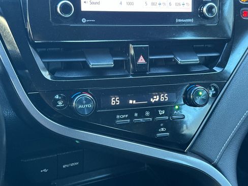 Used 2024 Toyota Camry SE image 18