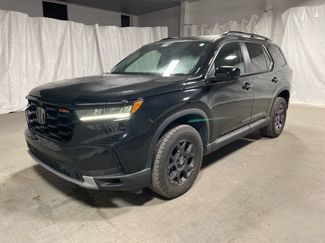 Used 2025 Honda Pilot TrailSport video 3