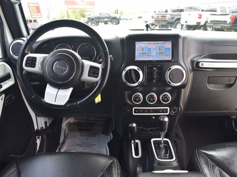 Used 2016 Jeep Wrangler Unlimited Rubicon w/ Connectivity Group image 17