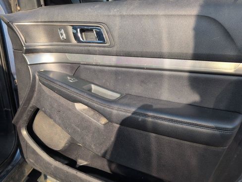 Used 2018 Ford Explorer XLT w/ Equipment Group 202A FWD image 38