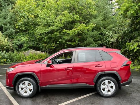 Used 2019 Toyota RAV4 XLE w/ Convenience Package AWD/4WD image 2