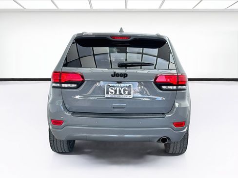Used 2019 Jeep Grand Cherokee Altitude RWD image 5