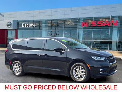 Used 2024 Chrysler Pacifica Touring-L