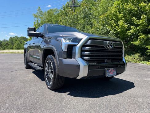Used 2024 Toyota Tundra Limited AWD/4WD image 3