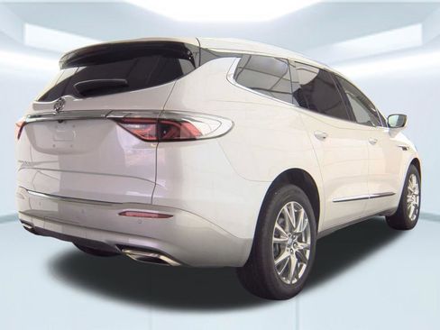 Used 2023 Buick Enclave Essence w/ Experience Buick Package image 2