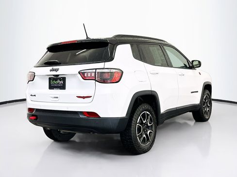 Used 2025 Jeep Compass Trailhawk AWD/4WD image 9