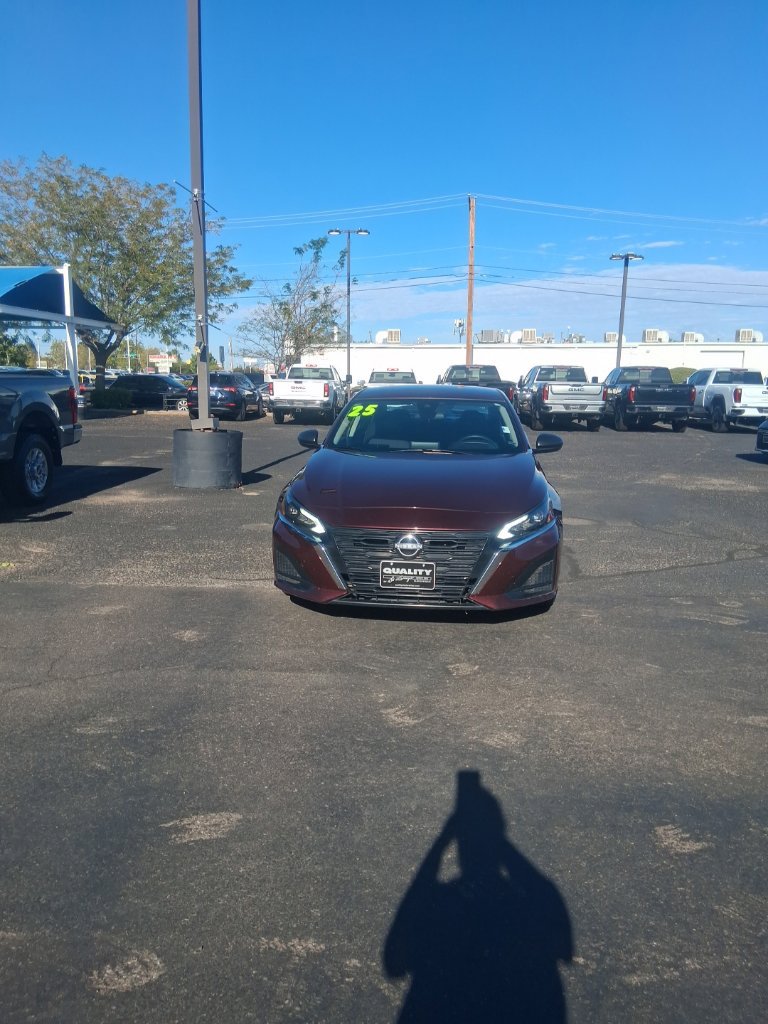 Used 2025 Nissan Altima 2.5 SV FWD image 1