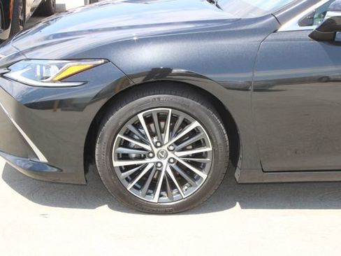 Certified 2025 Lexus ES 350 w/ Premium Package FWD image 4