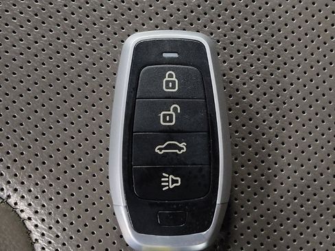 Used 2020 Hyundai Santa Fe SEL w/ Cargo Package FWD image 32