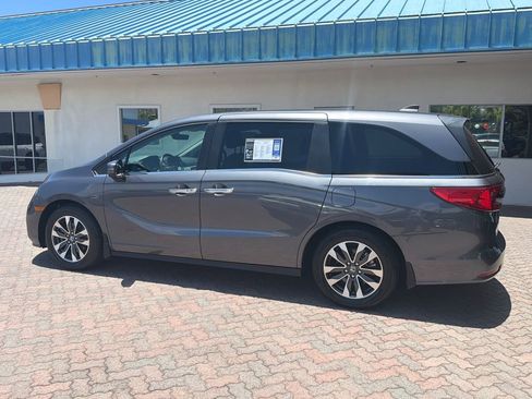 Used 2023 Honda Odyssey EX-L image 3