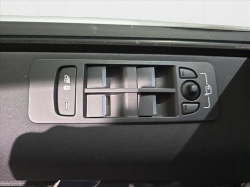 Used 2024 Land Rover Discovery Sport S image 29