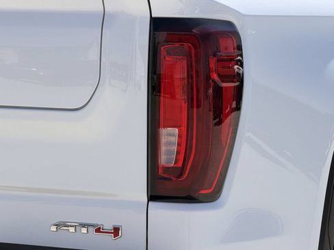 Used 2021 GMC Sierra 1500 AT4 w/ AT4 Value Package AWD/4WD image 12