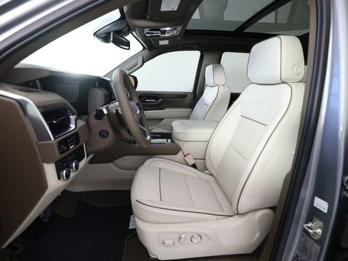 Used 2026 GMC Yukon Denali w/ Sun & Power Step Package AWD/4WD image 18