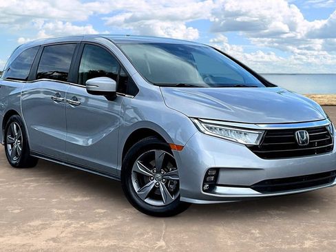 Used 2022 Honda Odyssey EX image 3