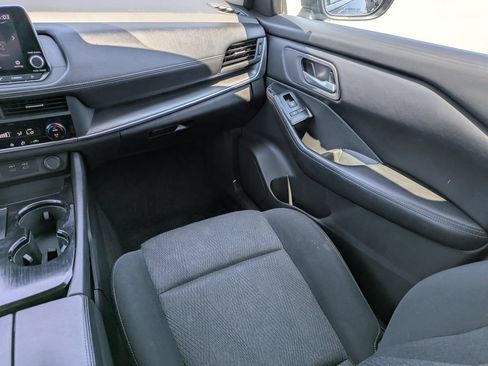 Certified 2025 Nissan Rogue SV FWD image 18