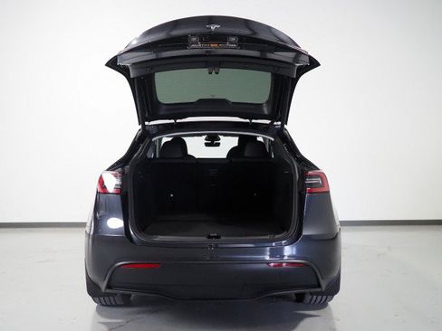 Used 2025 Tesla Model Y Long Range RWD image 40