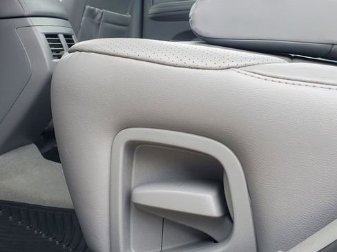 Used 2009 Toyota Avalon Limited image 29