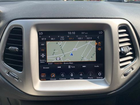 Used 2018 Jeep Compass Latitude w/ Popular Equipment Group AWD/4WD image 12