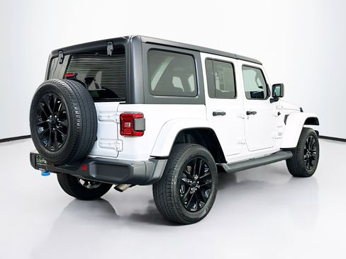 Used 2022 Jeep Wrangler Unlimited Sahara AWD/4WD image 9
