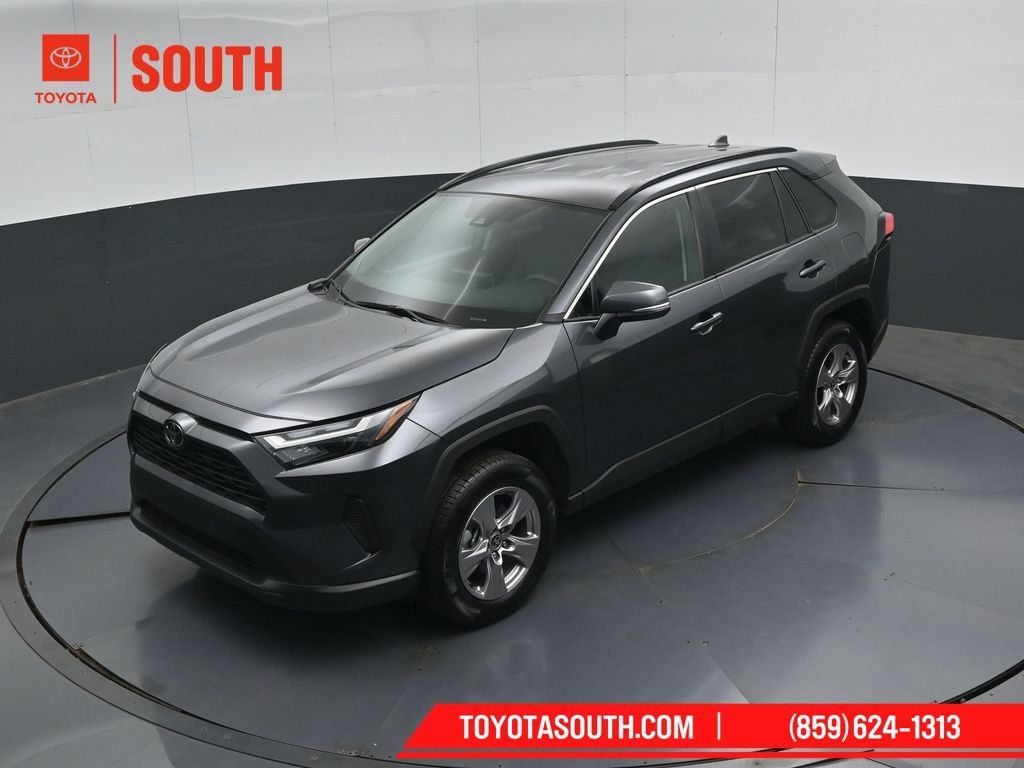 Used 2025 Toyota RAV4 XLE AWD/4WD image 47