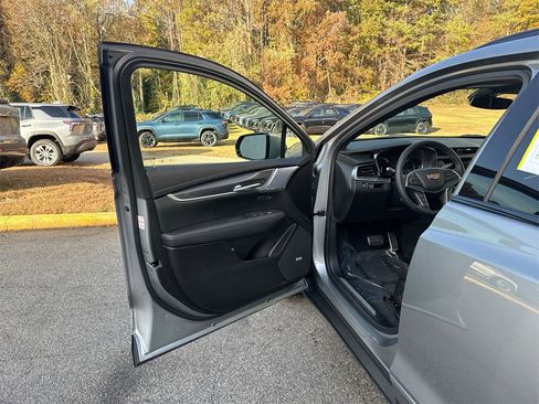 Used 2025 Cadillac XT5 Sportv w/ LPO, Floor Liner Package image 13