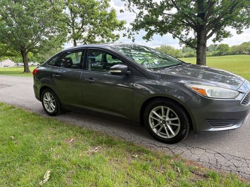 Used 2017 Ford Focus SE FWD image 11