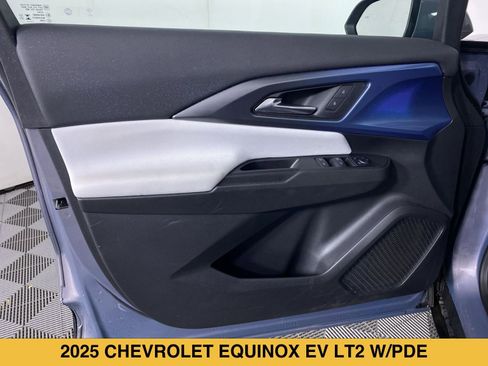 Certified 2025 Chevrolet Equinox EV LT FWD image 11