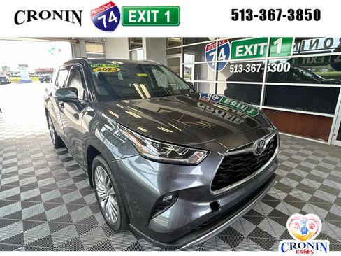 Used 2023 Toyota Highlander Platinum AWD/4WD image 1