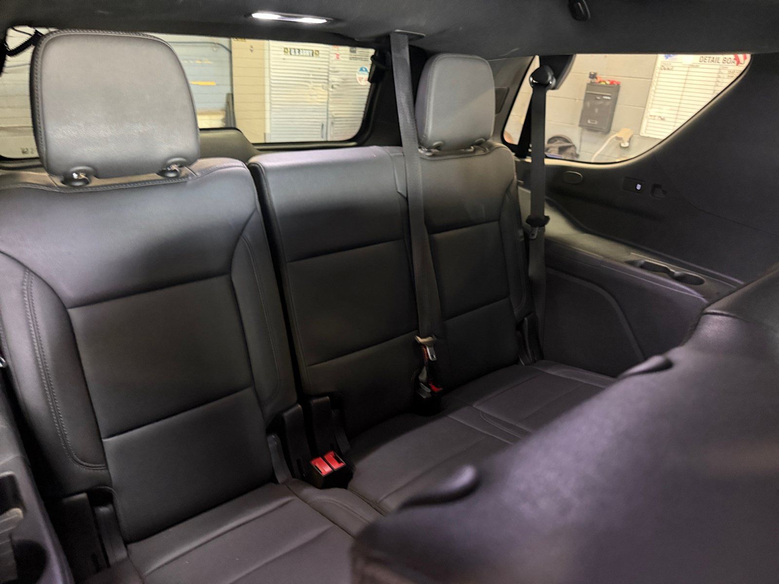 Used 2023 Chevrolet Tahoe Z71 w/ Luxury Package AWD/4WD image 31