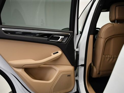 Certified 2025 Porsche Macan Turbo image 41