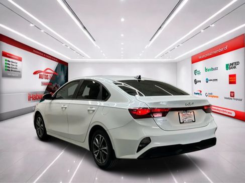 Used 2024 Kia Forte LXS w/ LXS Technology Package FWD image 5