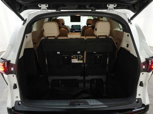Used 2021 Toyota Sienna Limited image 9
