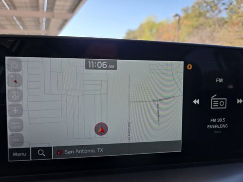 Certified 2025 Kia Telluride LX image 12