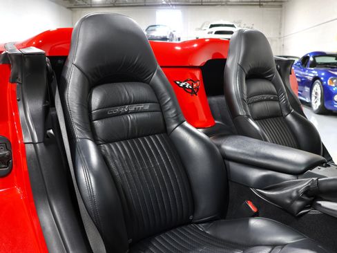 Used 2004 Chevrolet Corvette Convertible w/ Preferred Equipment Group RWD image 76