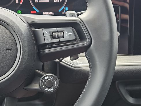 Certified 2026 Porsche Cayenne Coupe AWD/4WD image 27