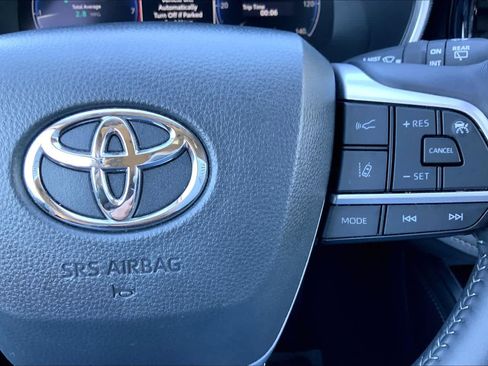 Used 2025 Toyota Highlander Limited AWD/4WD image 25