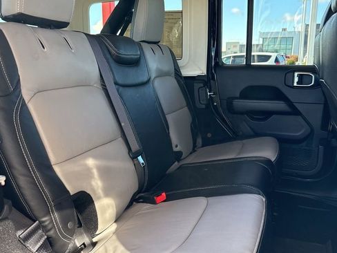 Used 2018 Jeep Wrangler Unlimited Sahara image 26