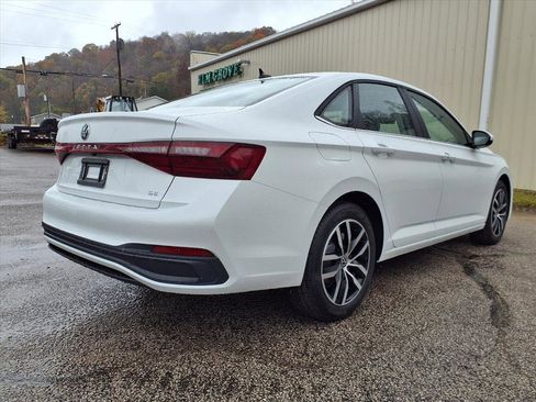 New 2026 Volkswagen Jetta SE image 3