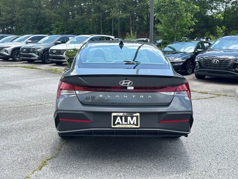 Used 2025 Hyundai Elantra Sport image 6
